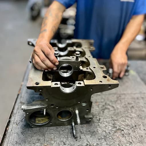 Cabeçote em processo na Retífica de Motores RetiNova